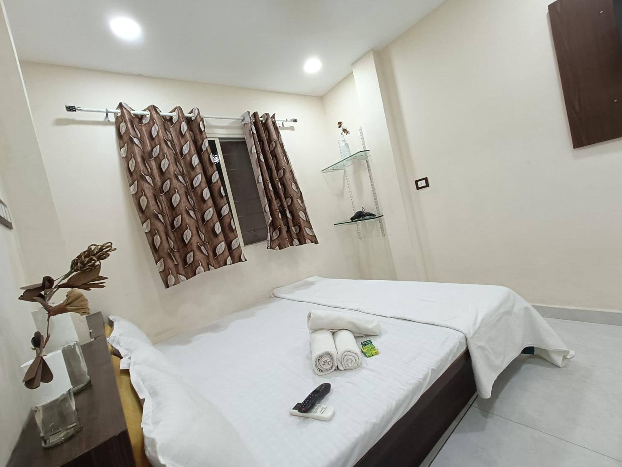 Treebo Yatri Grah Kshipra T Hotel Ujjain Exterior foto