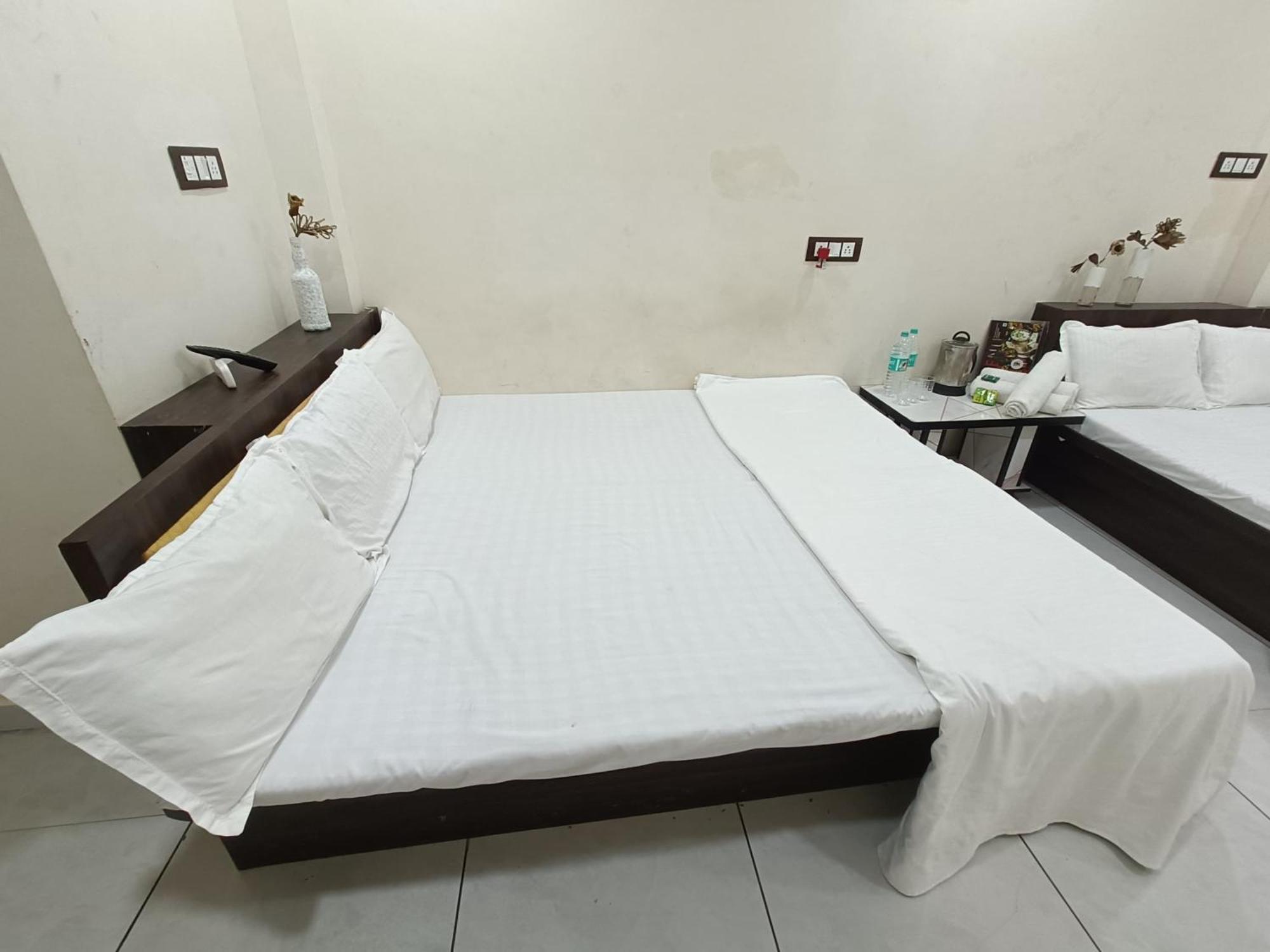 Treebo Yatri Grah Kshipra T Hotel Ujjain Exterior foto