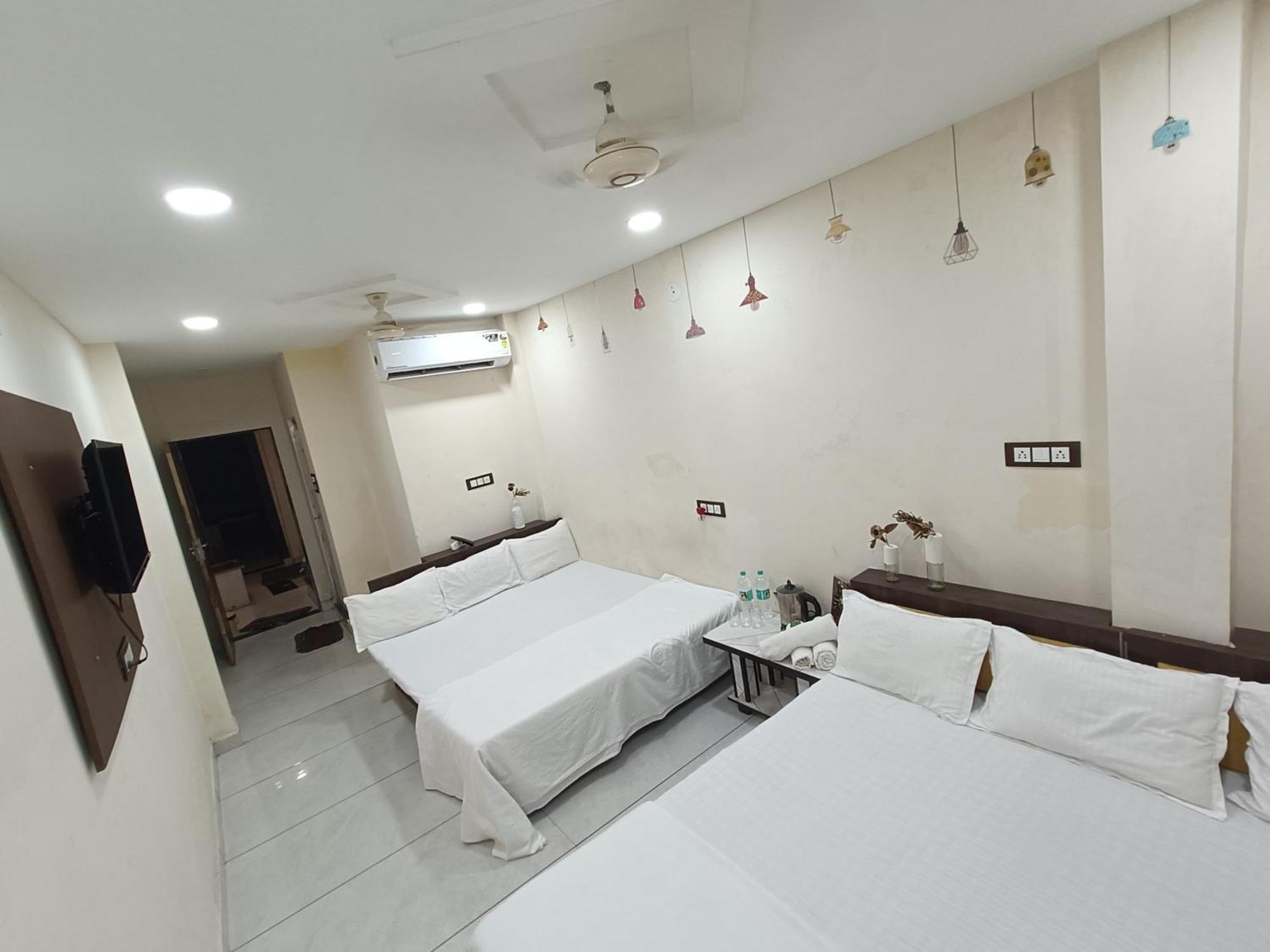 Treebo Yatri Grah Kshipra T Hotel Ujjain Exterior foto